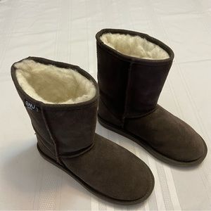 EMU Wool Lined Dark Brown Womens Mid calf Boots size W7
